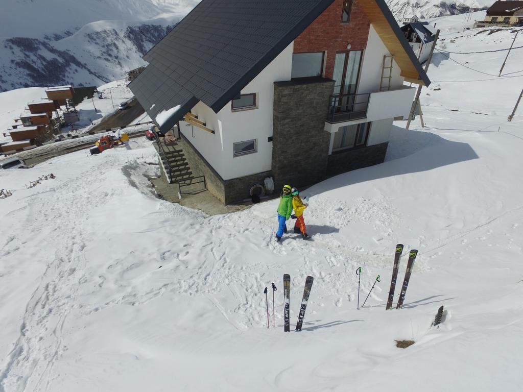 Mountain Cricket Chalets And Apartments Gudauri Exterior foto
